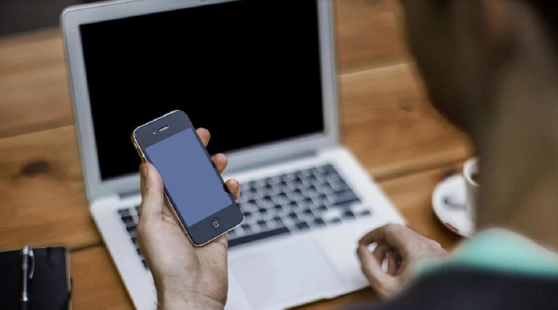 Apple обвинили в массовой прослушке пользователей Apple обвинили в массовой прослушке пользователей