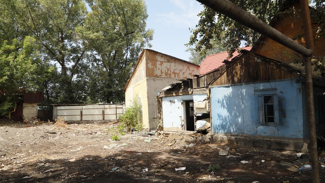 "Живут бомжи, устраивают оргии": жители сносимых домов пожаловались на проблемы в Алматы