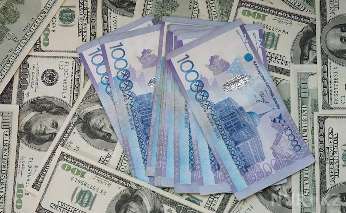 Курсы валют в Казахстане: доллар и евро стали дешевле