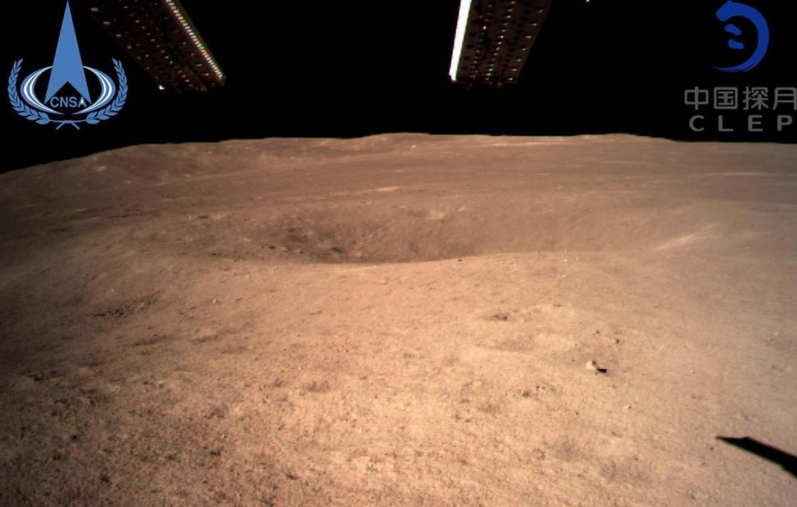 Первый снимок с обратной стороны Луны прислал космический аппарат (фото)