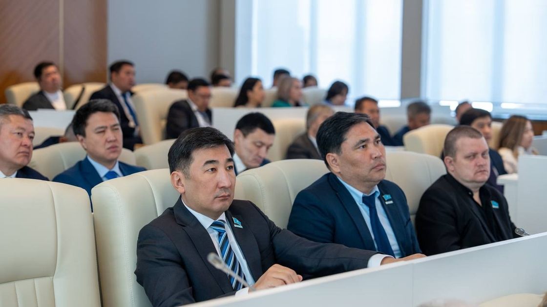 Сессия областного маслихата во главе с Нурымбетом Сактагановым