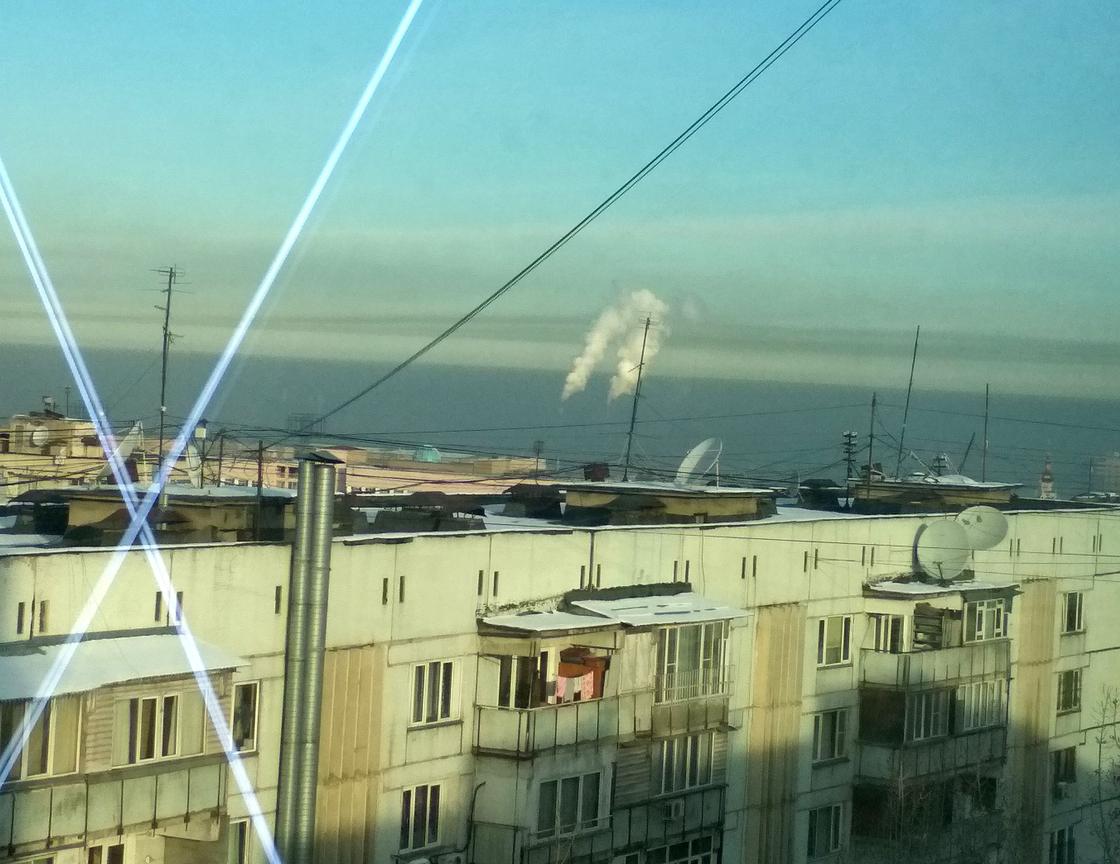 "Как черная стена": Алматинцы жалуются на сильный смог в городе