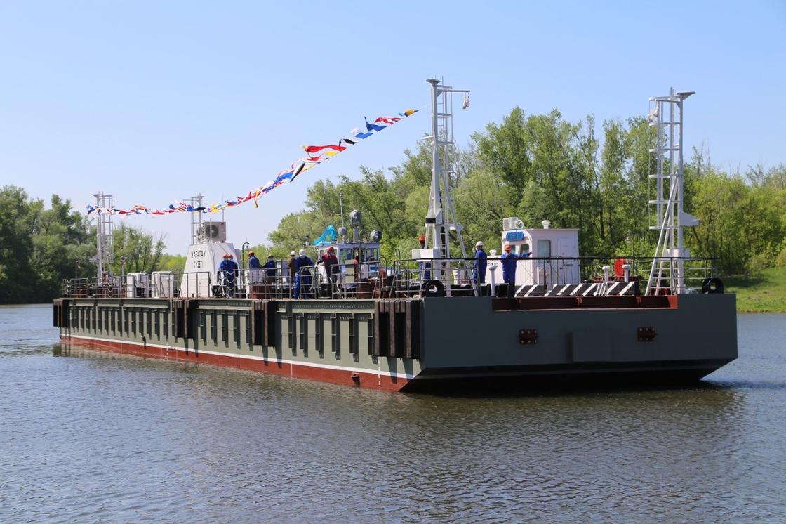 Уникальное судно спустили на воду в Уральске