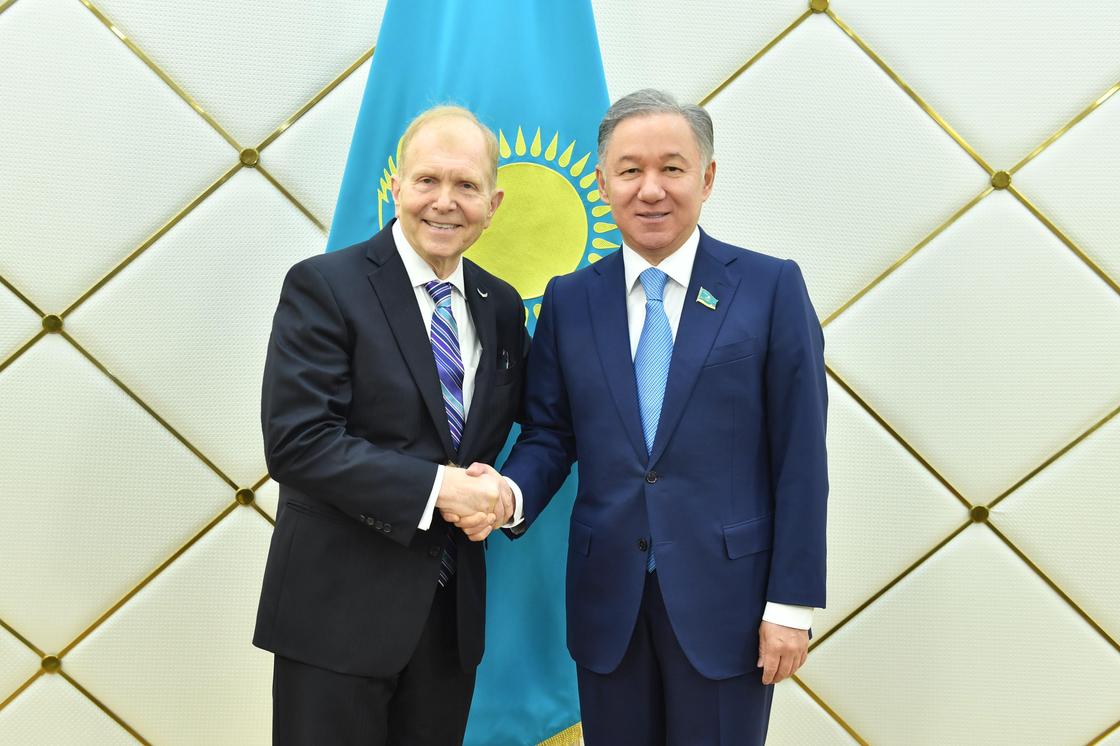 Нигматулин принял посла США в Казахстане Уильяма Мозера