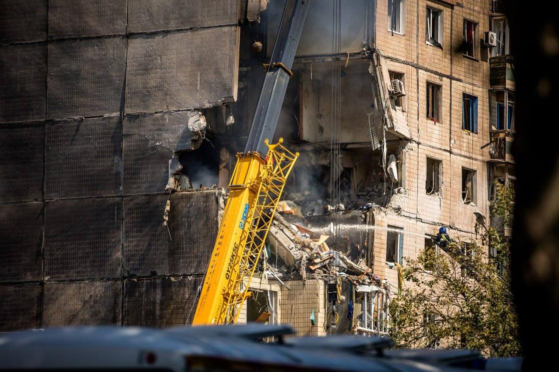 Жилой дом, попавший под обстрел