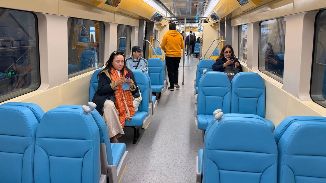 Вагон LRT внутри
