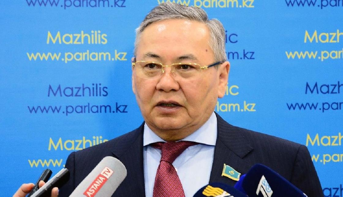 Депутат назвал казахстанские банки кровопийцами