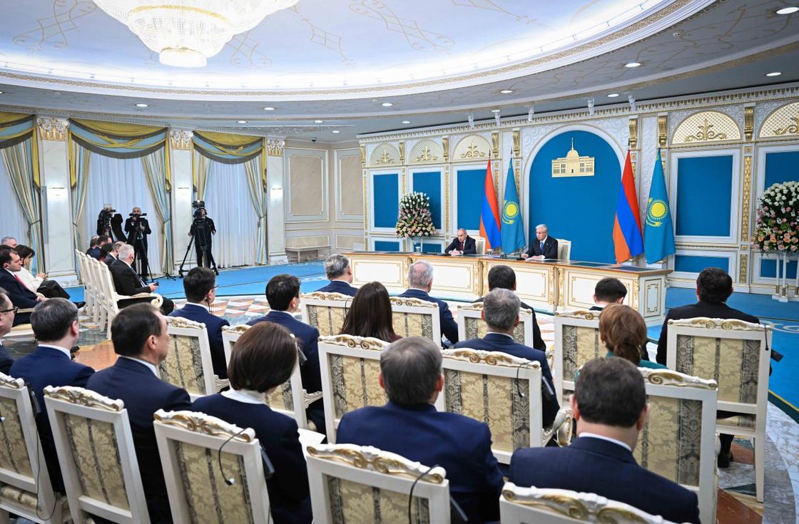 Брифинг Токаева и Пашиняна