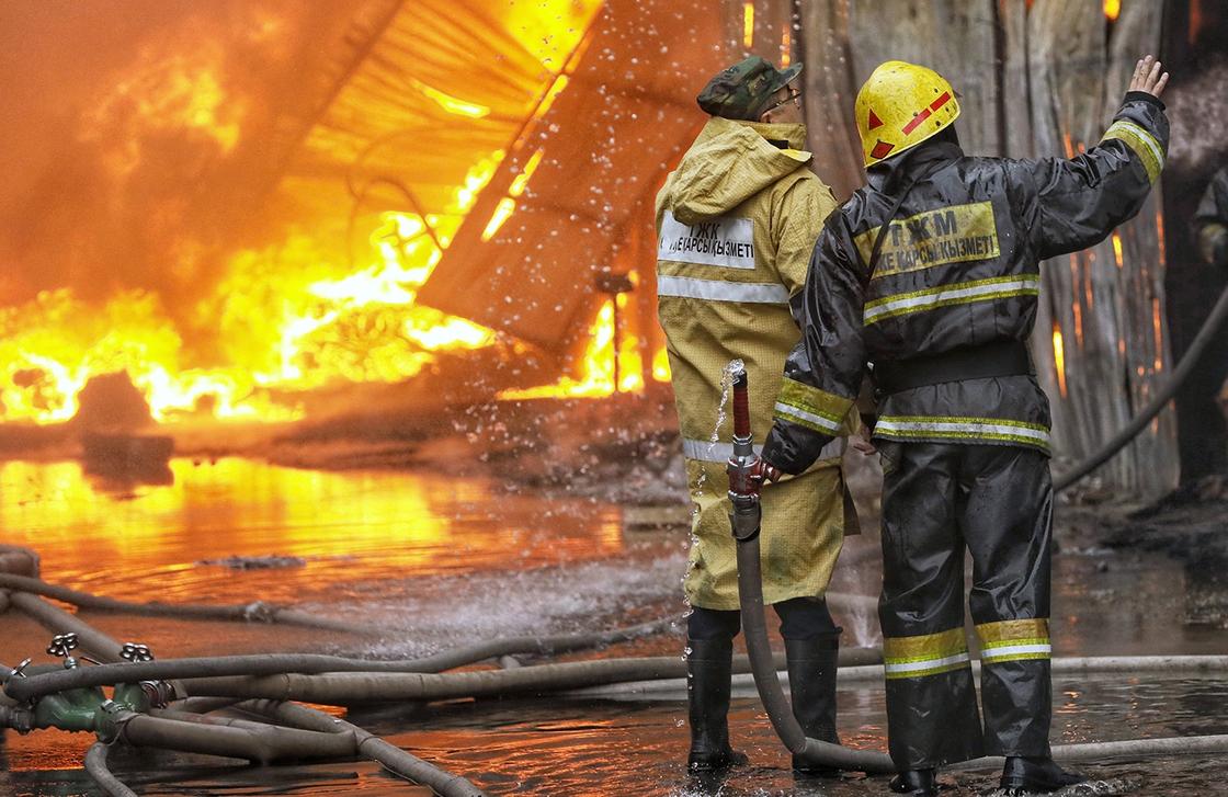 Мужчина и женщина погибли во время пожара в жилом доме в Нур-Султане