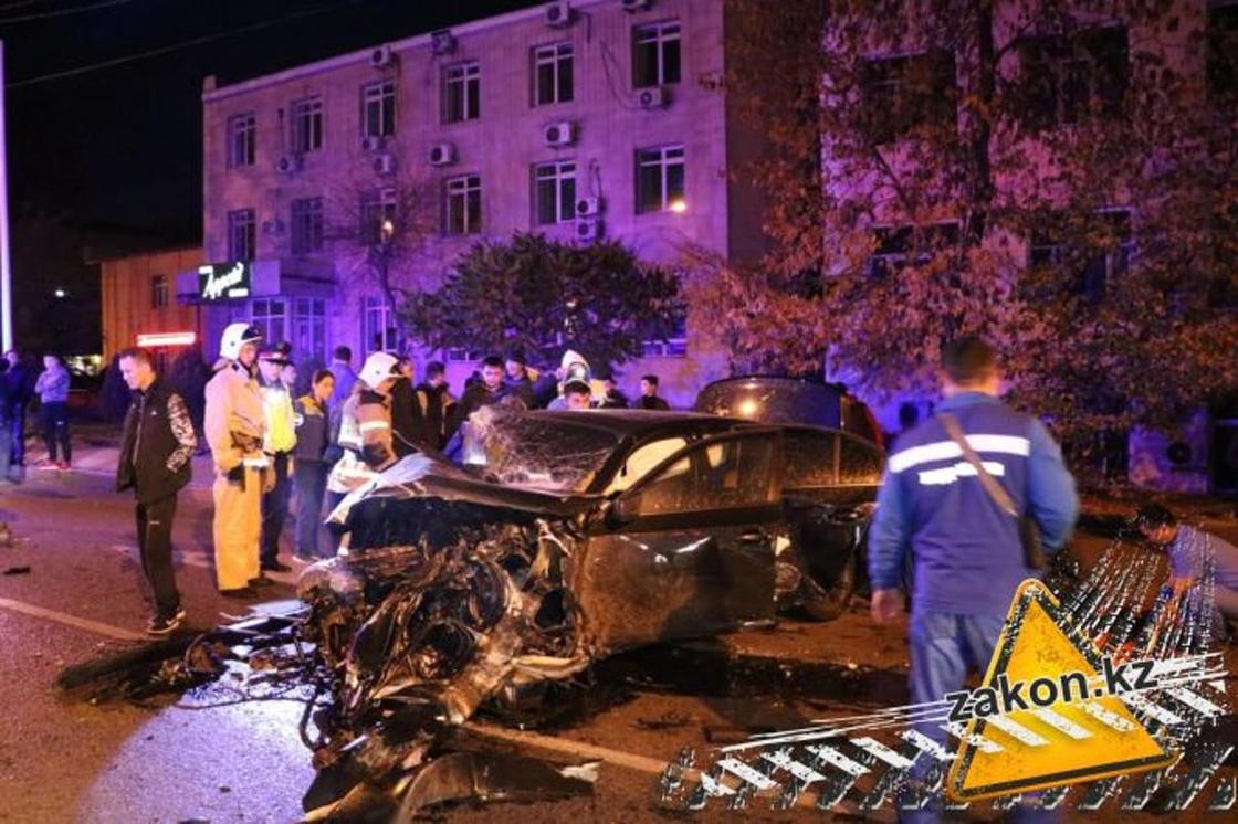 Массовая авария в центре Алматы: два человека погибли, семеро пострадали (фото)