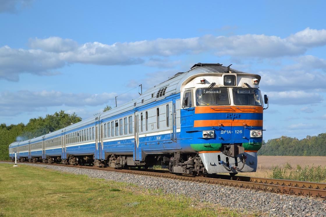 Движение ряда поездов временно прекратили в Казахстане
