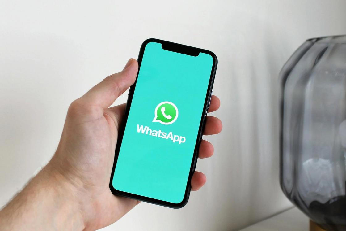 Телефон с WhatsApp