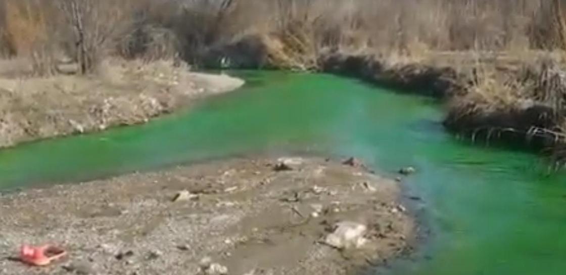 Кислотно-зеленая река напугала жителей Кыргызстана (видео)