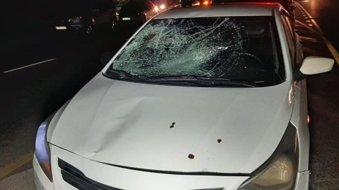 Лобовое стекло машины треснуло после столкновения