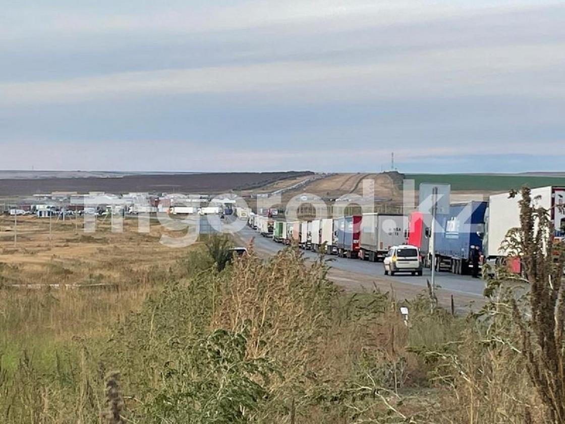 Очереди на границе Казахстана и России