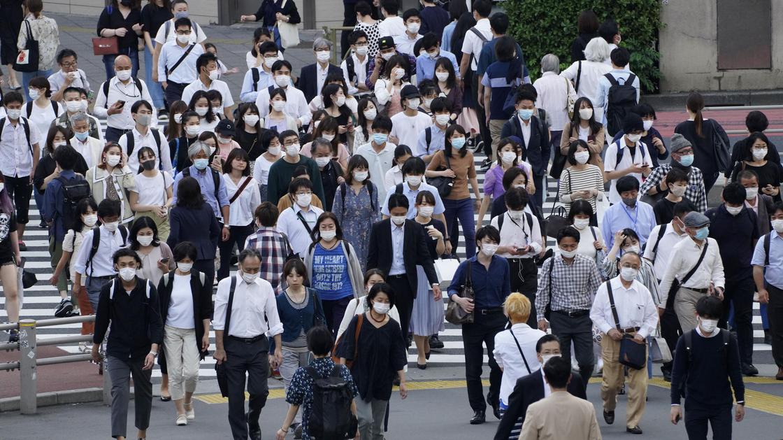Снимать маски на улицах призывают в Японии
