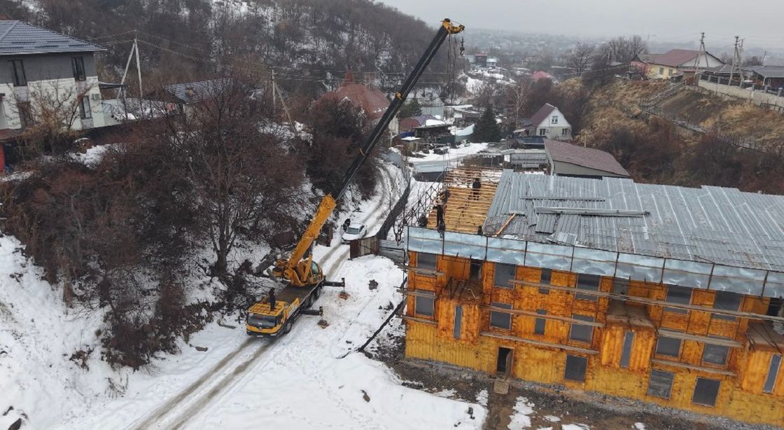 Снос здания в Алматы