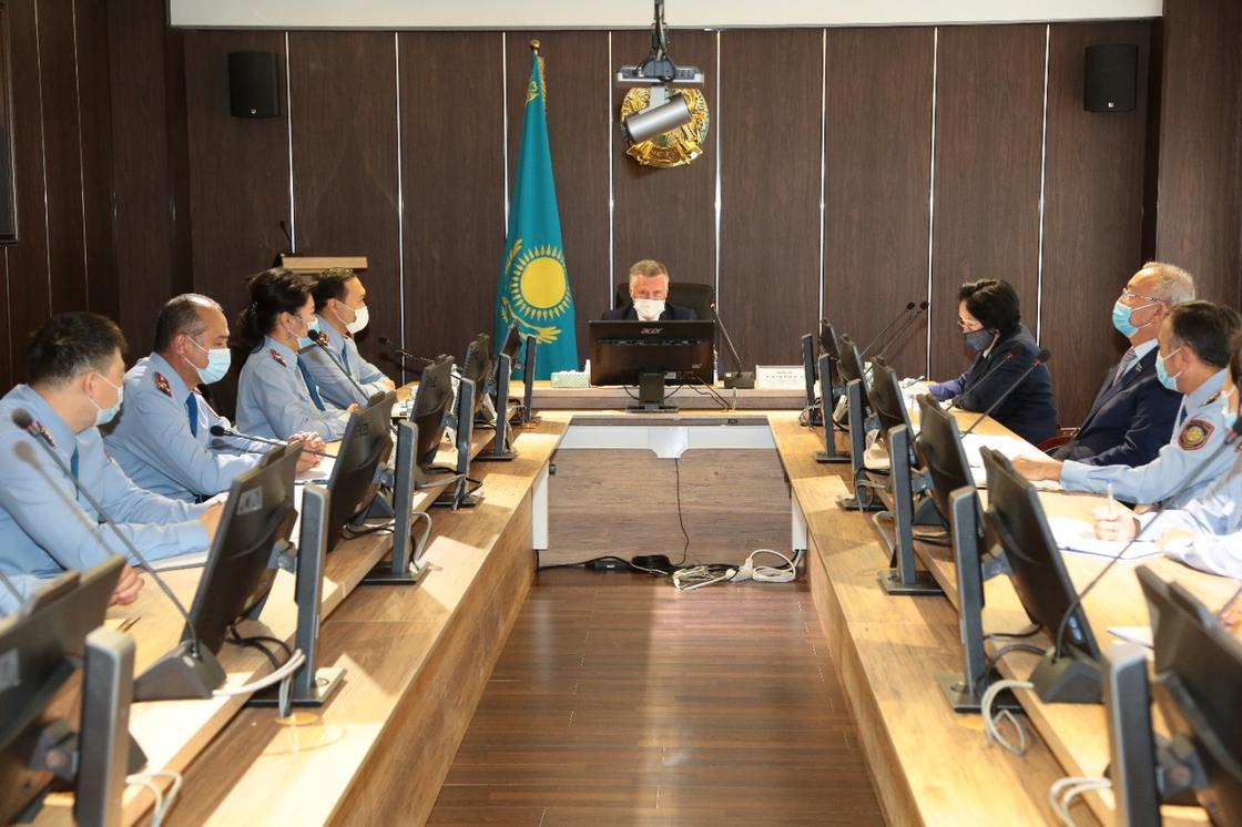 Сенаторы посетили Алматинскую академию МВД