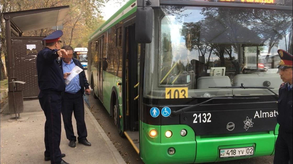 Водителя автобуса в наркотическом опьянении задержали в Алматы (фото)