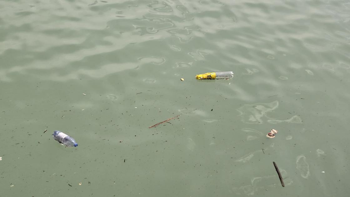 Мусор в воде Мусор в воде