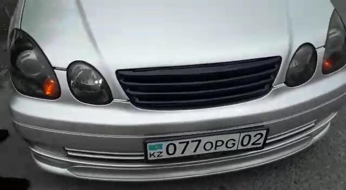 Водитель "Лексуса" разъезжал в авто с тонированными стеклами в Алматы