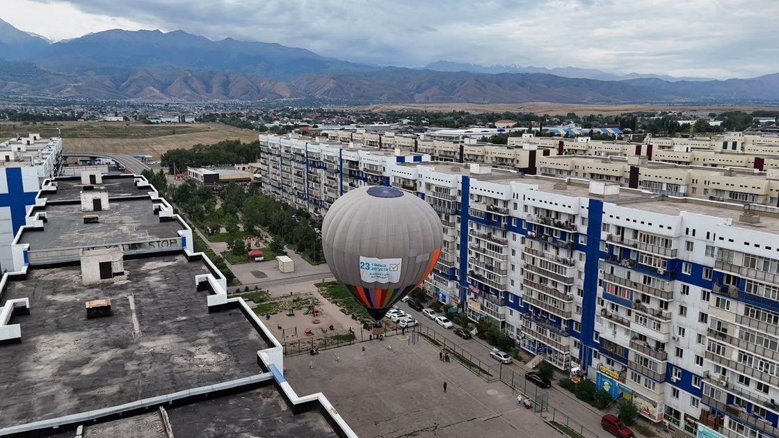 Воздушный шар на выборах в Курултай в Алматинской области