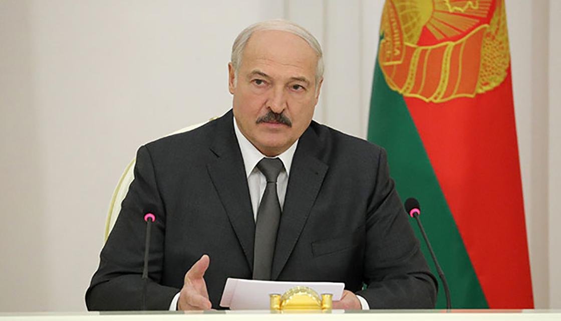 "Лишние телодвижения": Лукашенко выступил против паники граждан из-за коронавируса