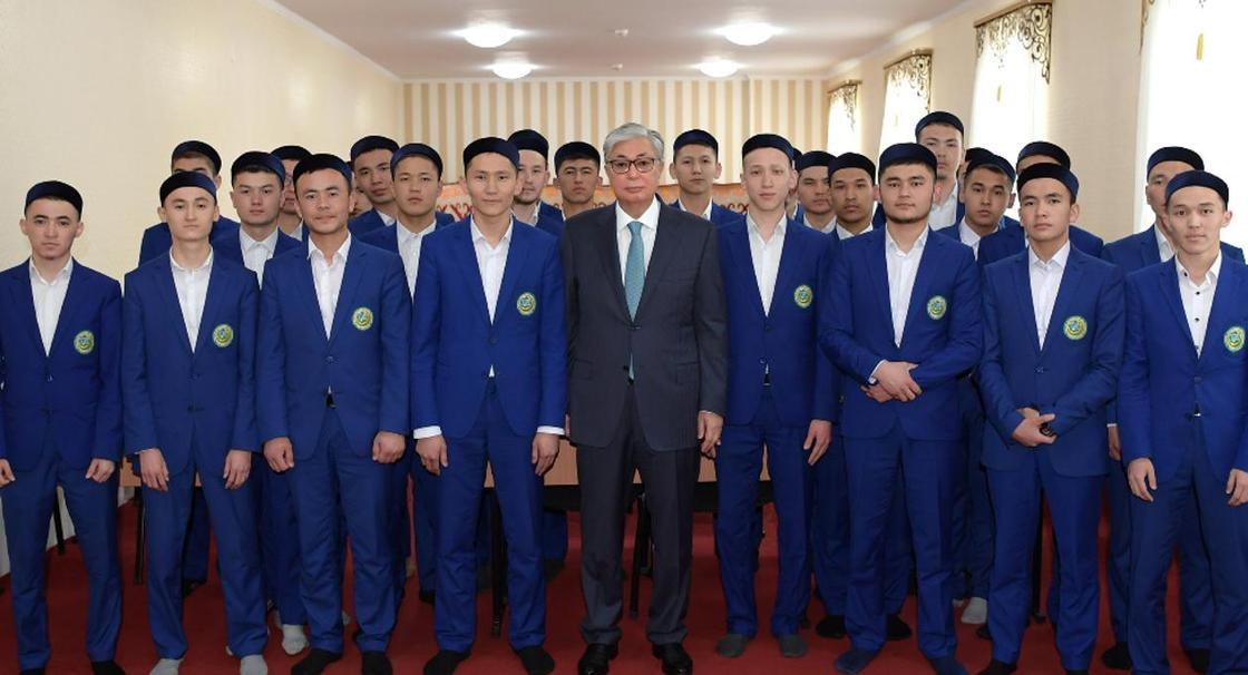 Токаев посетил мечеть «Нур Астана» и медресе "Астана"