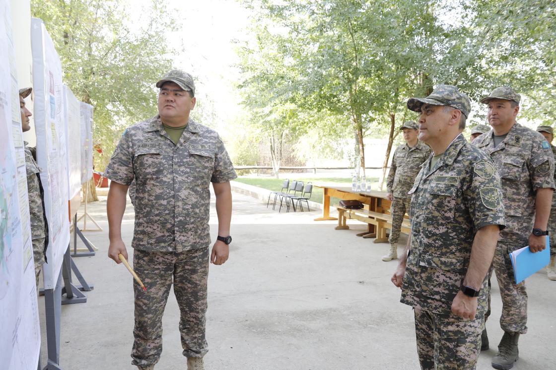 Министр обороны провел еженедельную инспекцию в городе Арысь