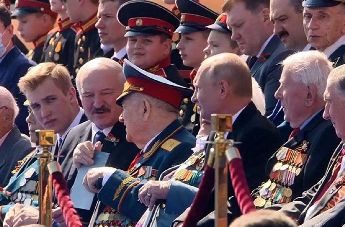 "Друг Владимира Владимировича": Путин не пожал руку сыну Лукашенко на параде