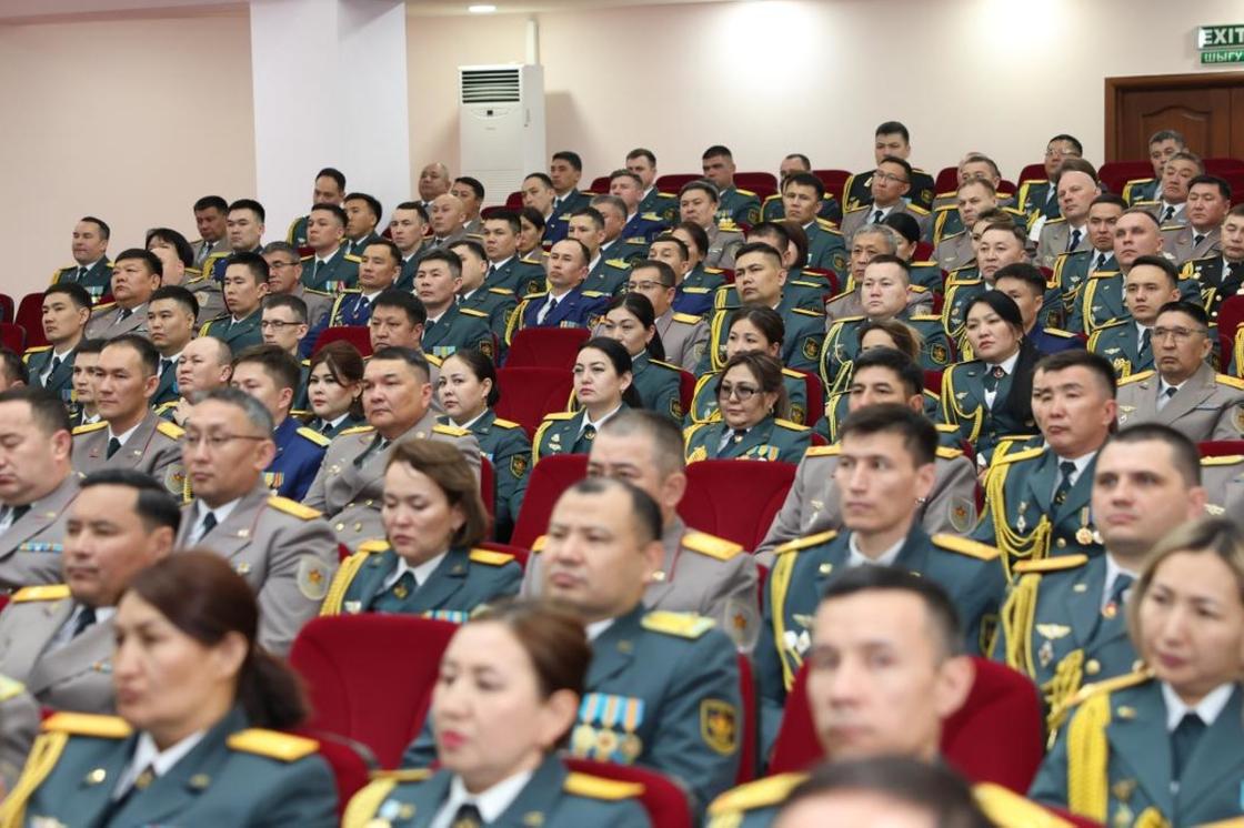 Военнослужащие Военнослужащие