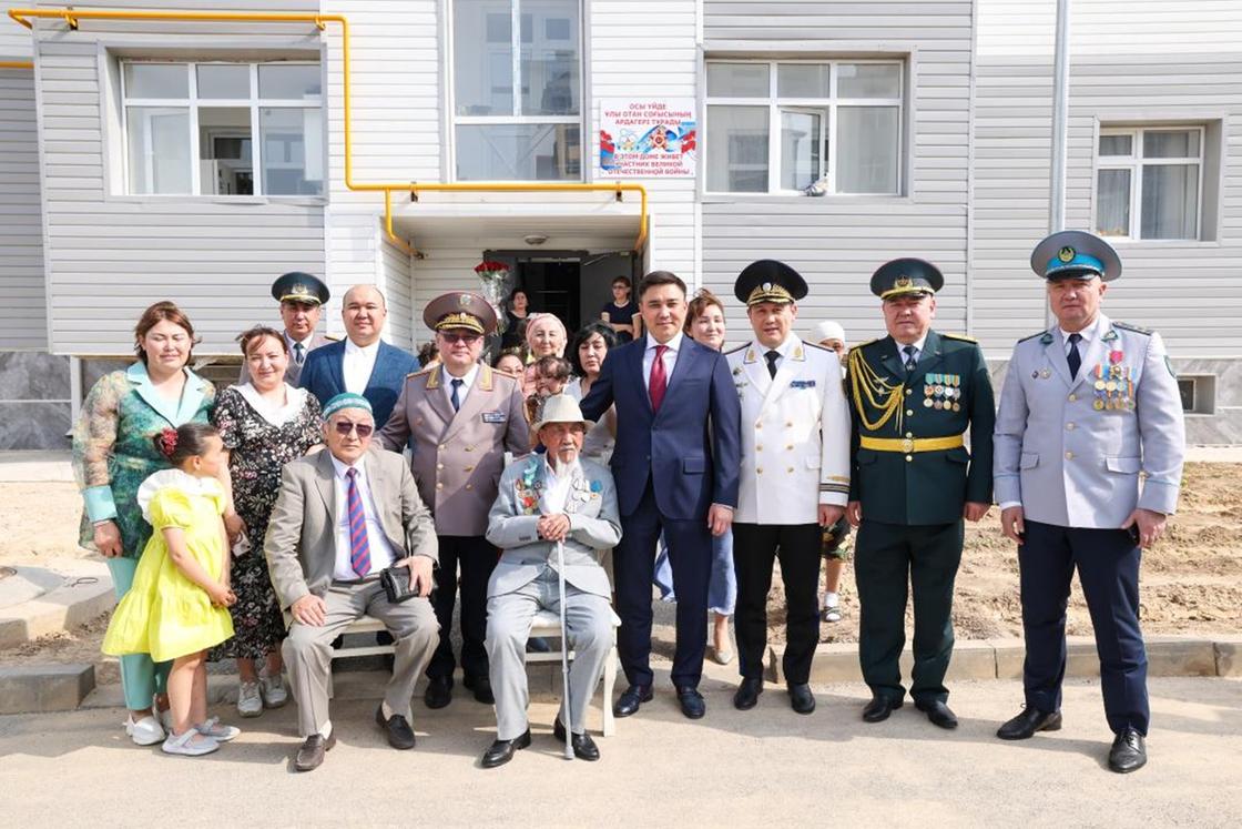 Соғыс ардагеріне құрмет көрсетілді. Соғыс ардагеріне құрмет көрсетілді.