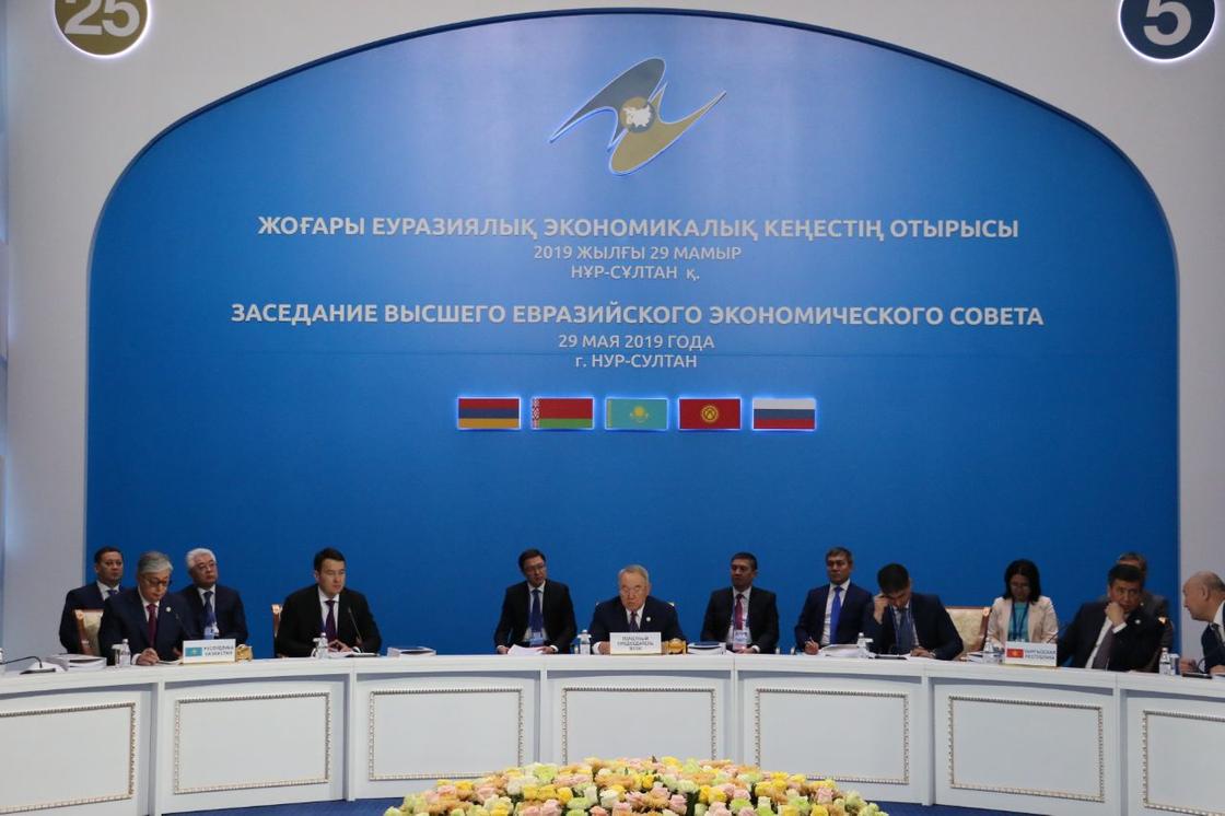 Назарбаев - Путину, Лукашенко и Жээнбекову: Я постараюсь быть вам полезным
