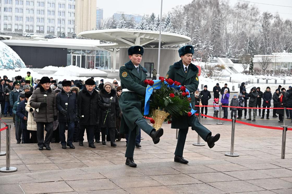 Возложение цветов