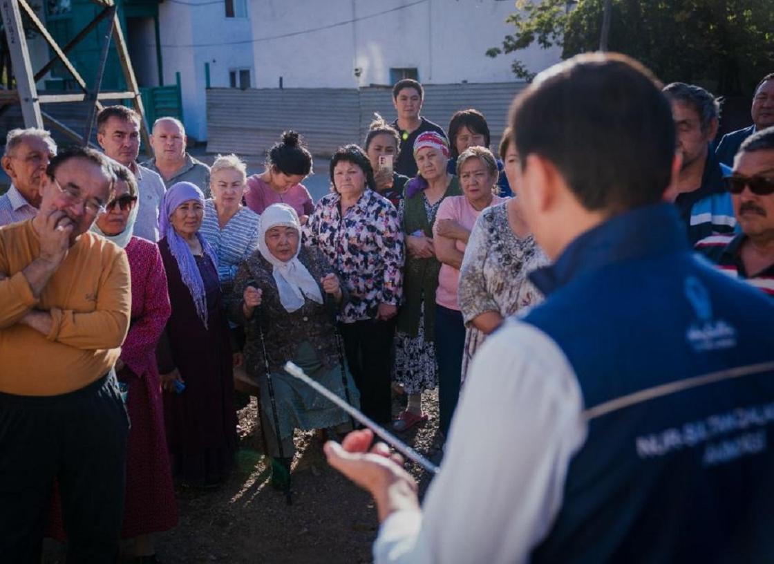 Алтай Кульгинов встретился с жителями района Байконыр