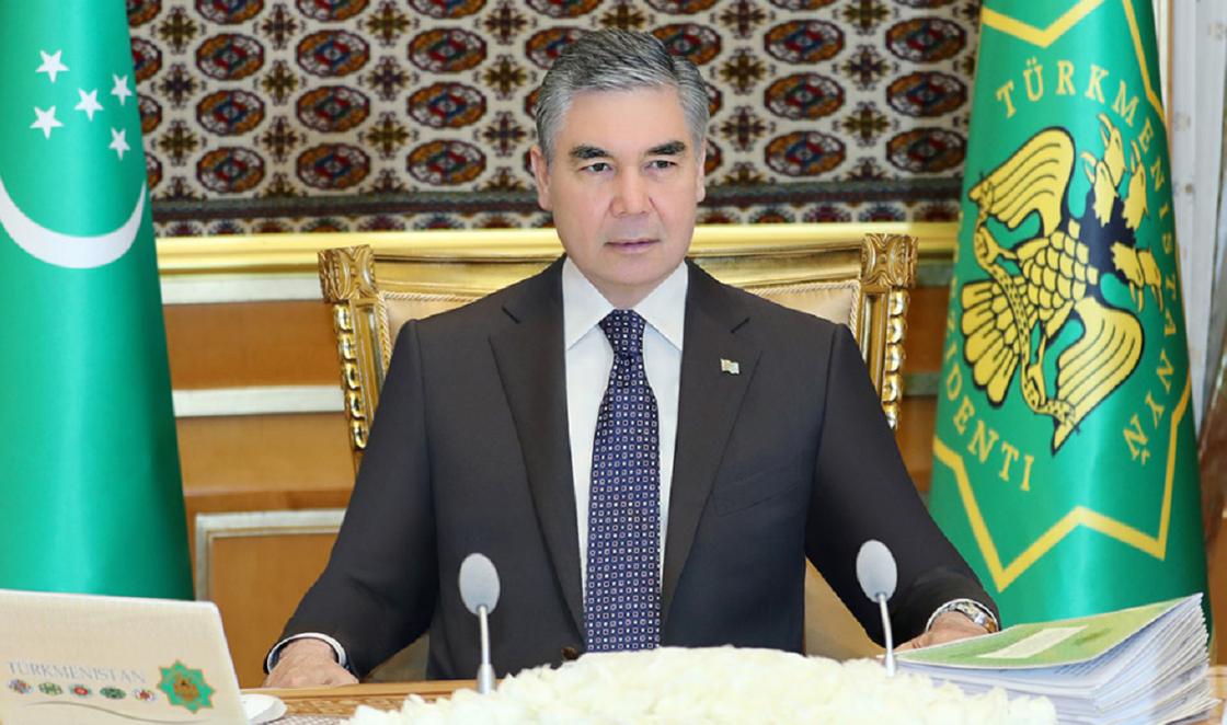 Президент Туркменистана поручил военным закатывать варенье