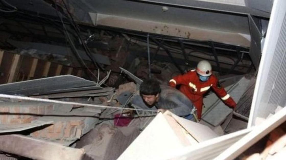 Обрушение отеля в Китае: из-под завалов вытащили 50 человек