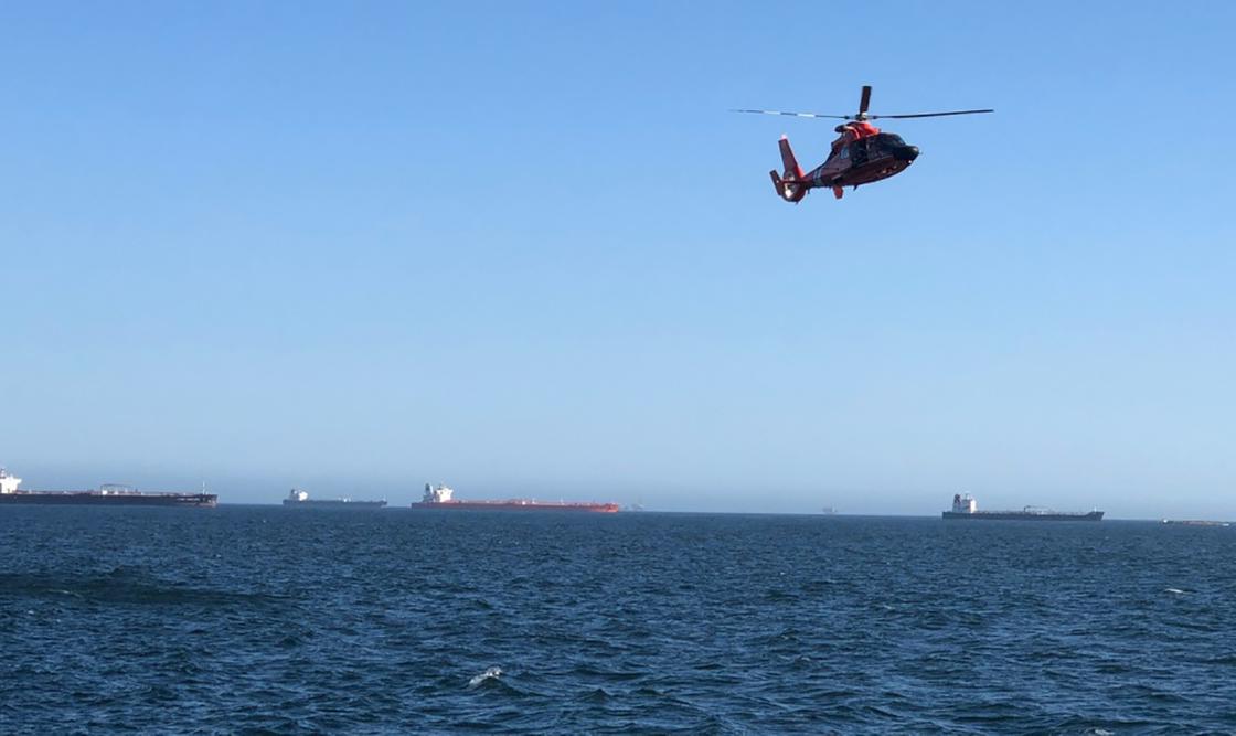 Аномальное количество нефтяных танкеров зафиксировали у берегов Калифорнии (фото, видео)