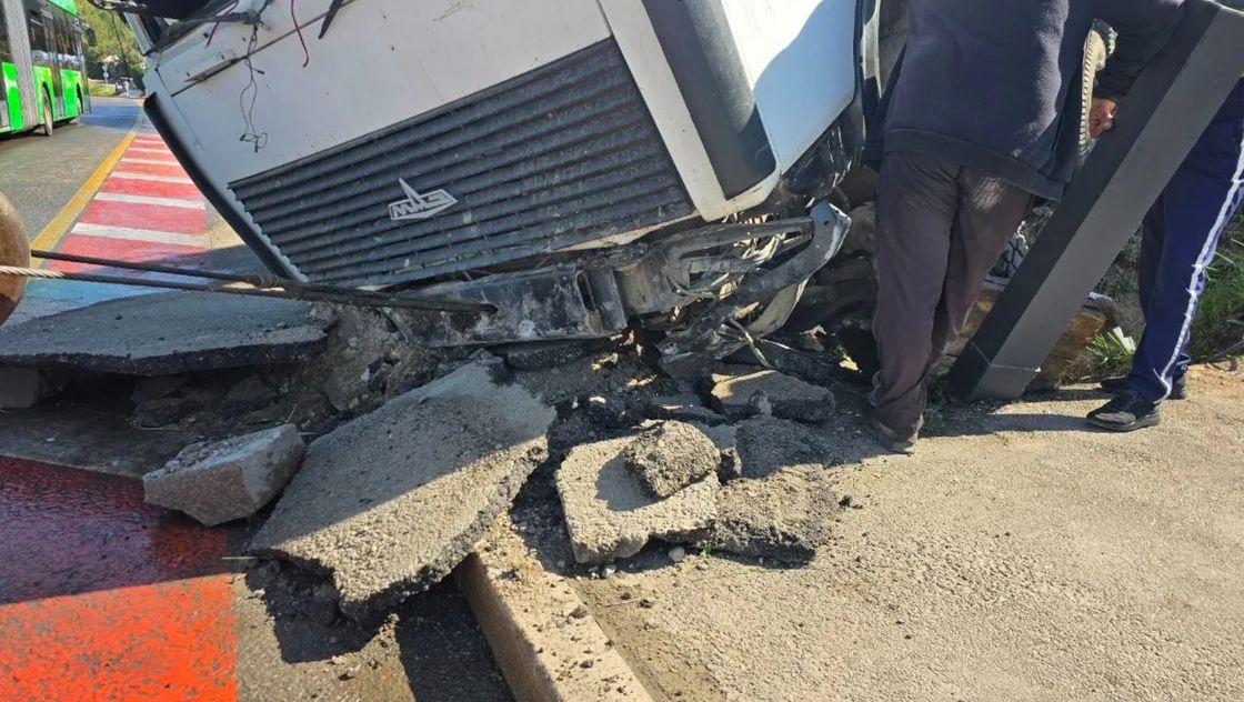 Автомобиль попал в аварию