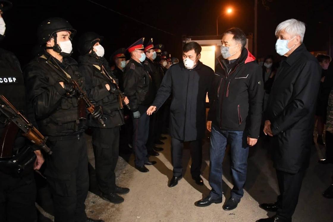 Сагинтаев и Баталов проверили работу блокпостов в Алматы (фото)