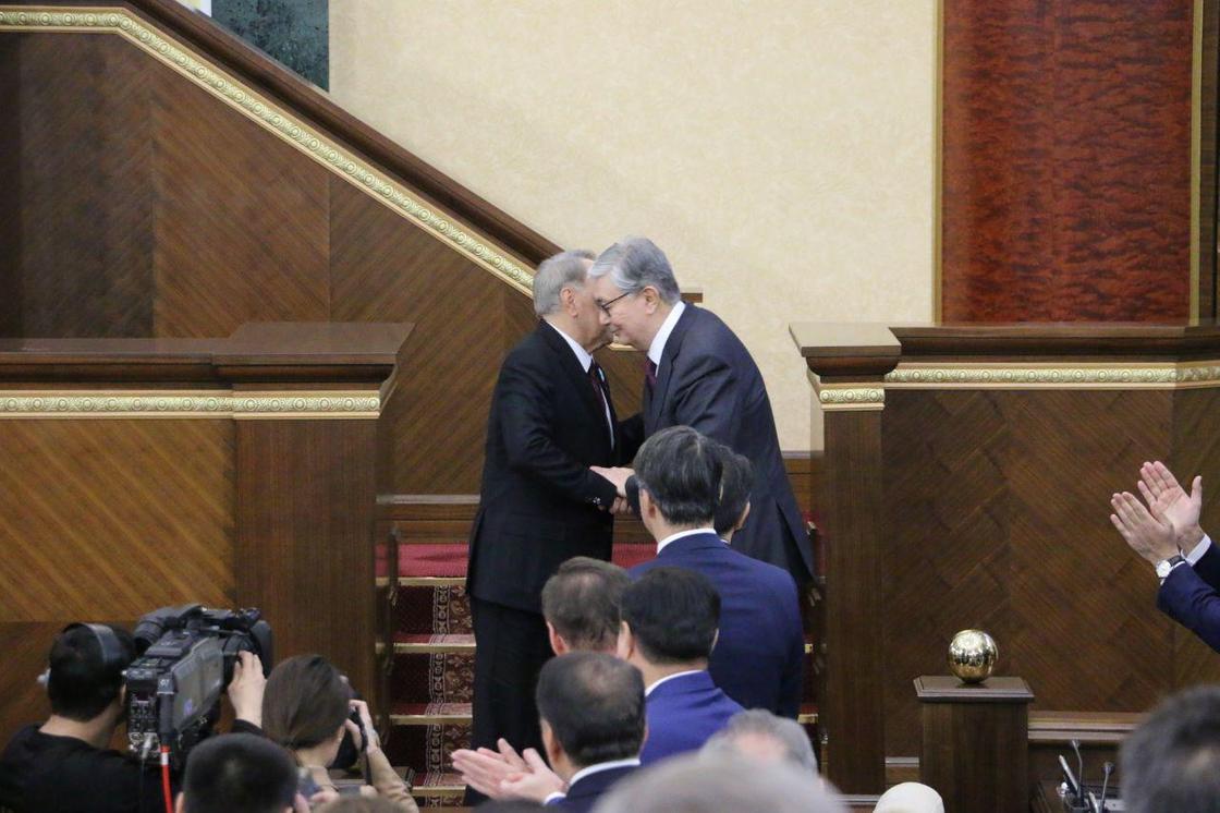 Назарбаев получил статус почетного сенатора