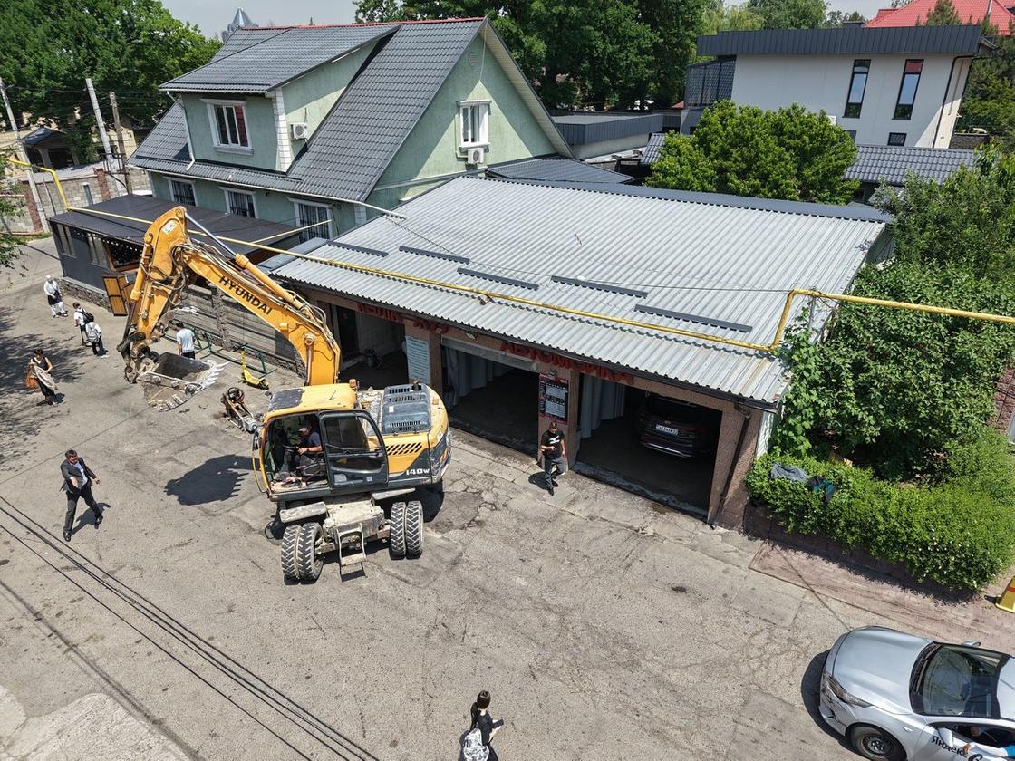 Снос незаконно возведенной автомойки Снос незаконно возведенной автомойки
