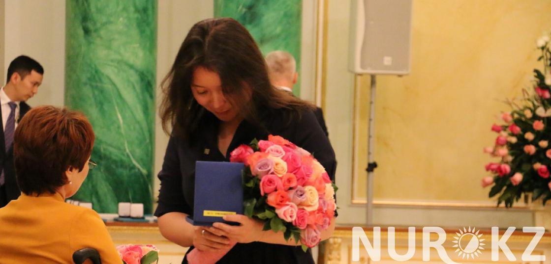 Самал Еслямова лично поговорила с Назарбаевым во время вручения награды в Акорде