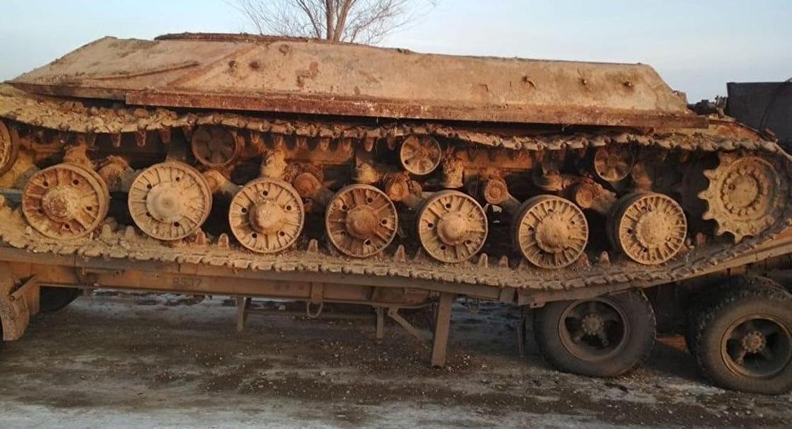 Бесхозный танк откопали сельчане в Алматинской области