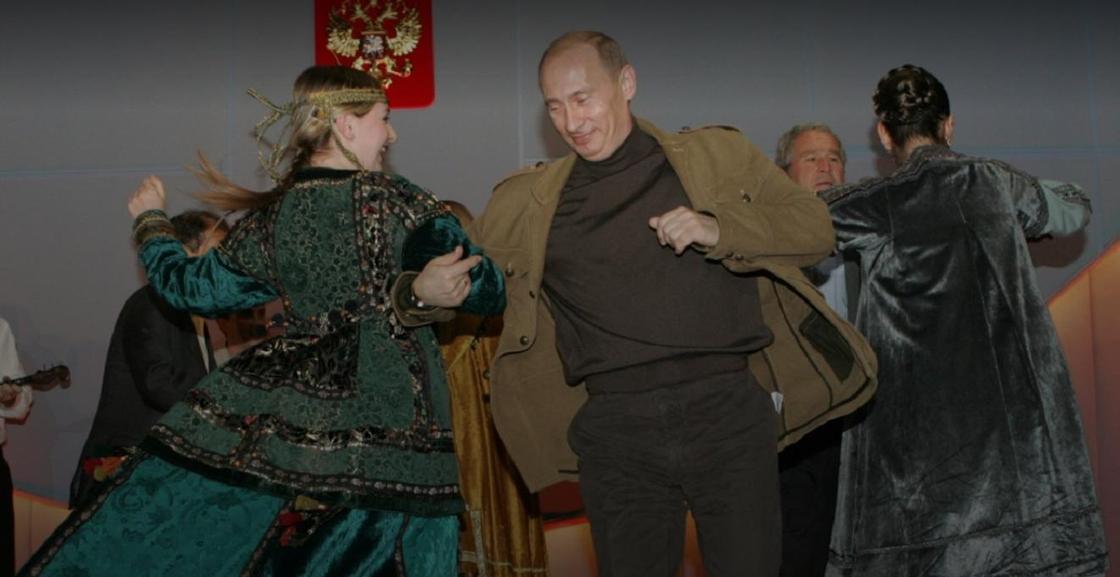 Кремль опубликовал архивное видео с танцами Владимира Путина и Джорджа Буша-младшего