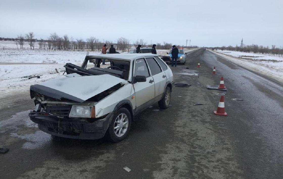 Два человека погибли в ДТП в ЗКО: одно из авто с российскими номерами (фото) Два человека погибли в ДТП в ЗКО: одно из авто с российскими номерами (фото)