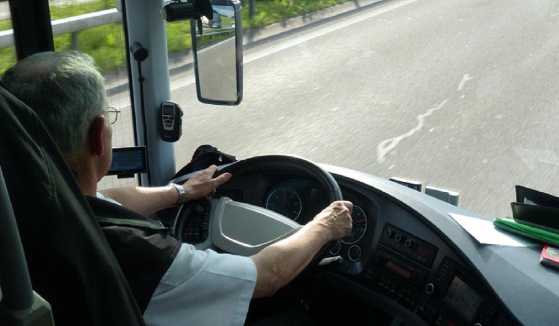 Шофера автобуса наказали за вождение с перегаром в Петропавловске