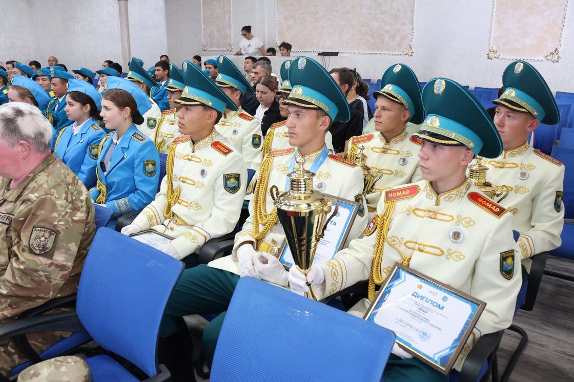 Церемония чествования участников военно-патриотического молодежного сбора "Айбын–2026"
