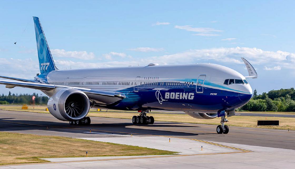 Самолет Boeing 777X провел свой первый полет