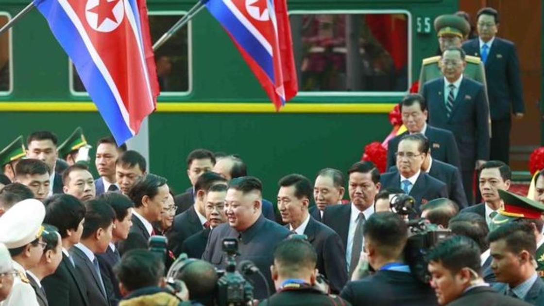 Трамп прилетел во Вьетнам для встречи с Ким Чен Ыном